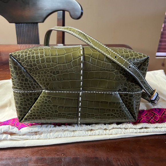 Tory Burch MCGRAW EMBOSSED SMALL DRAWSTRING SATCHEL
New Olive - Picture 8 of 10